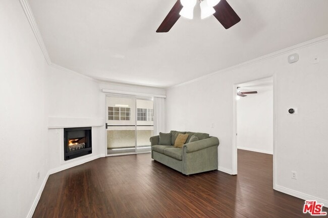 Building Photo - 5535 Canoga Ave