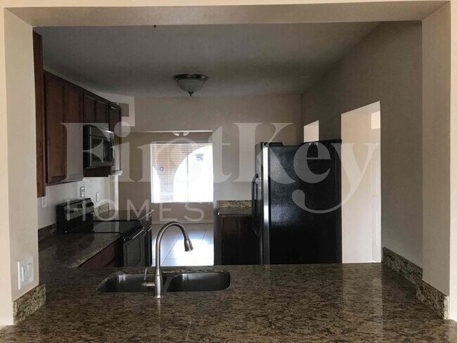 Foto del edificio - 6651 N 20th Ave