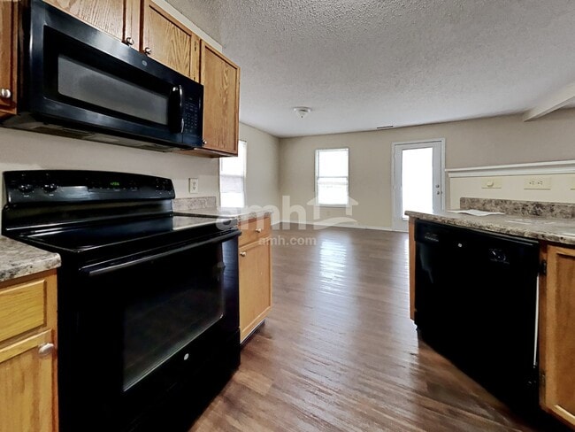 Foto del edificio - 8450 Ash Grove Dr