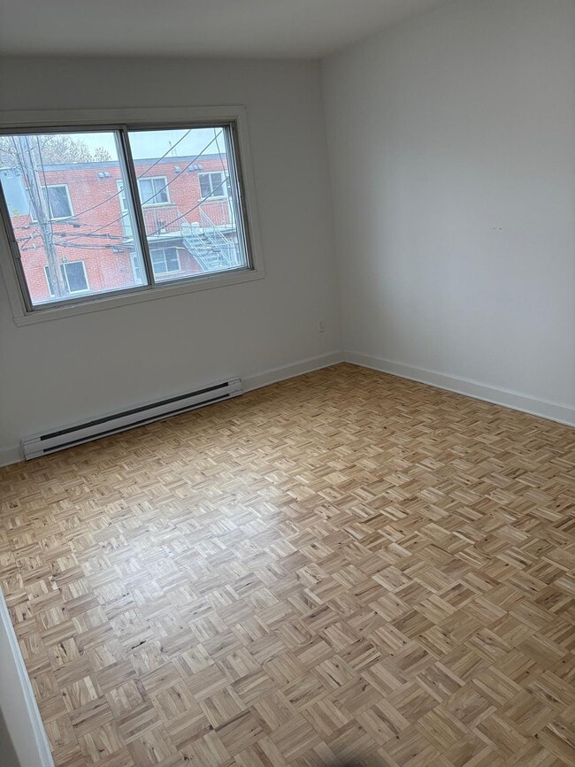 Photo du bâtiment - 11958 Av. Matte