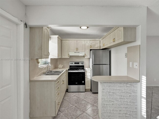 Photo - 1100 NE 9th Ave Apartment