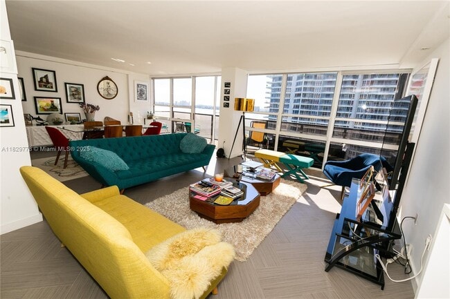 Foto del edificio - 600 NE 36th St