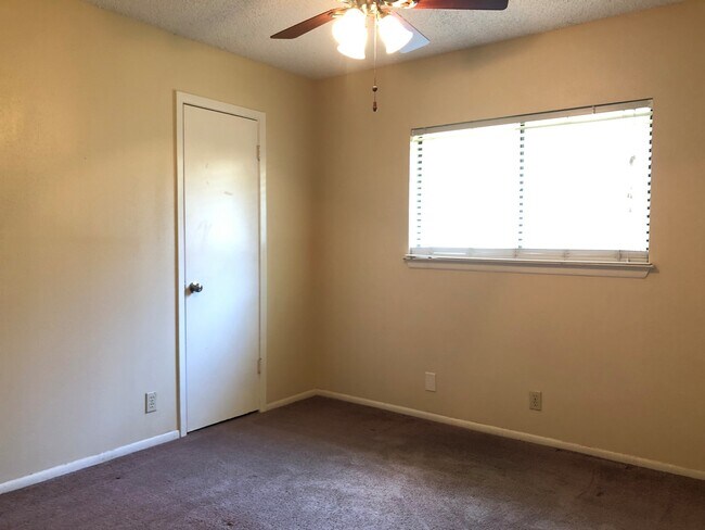 Building Photo - 6726 Country Field Dr