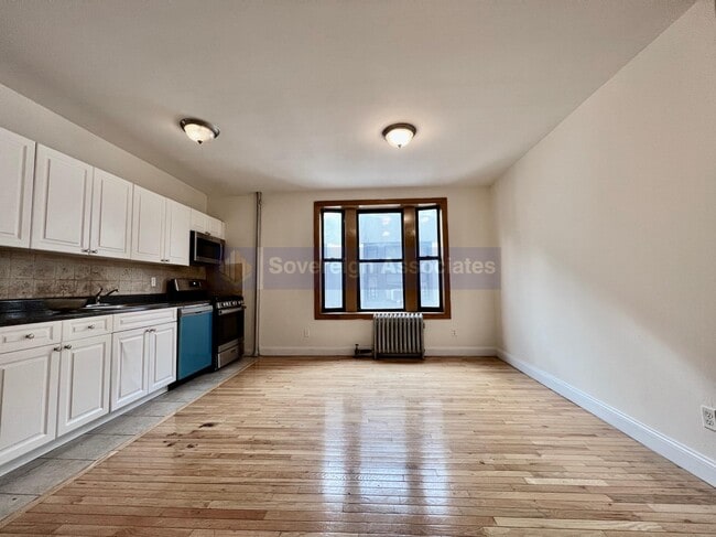 Building Photo - 555 W 160th St