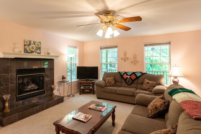 Foto del edificio - ***MONTREAT SCHOOL YEAR RENTAL***