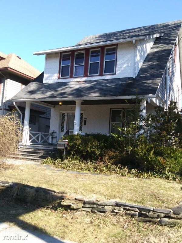 Primary Photo - 4 br, 1 bath House - 30 N Davis St
