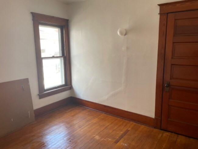 Building Photo - 32 Romeyn Ave