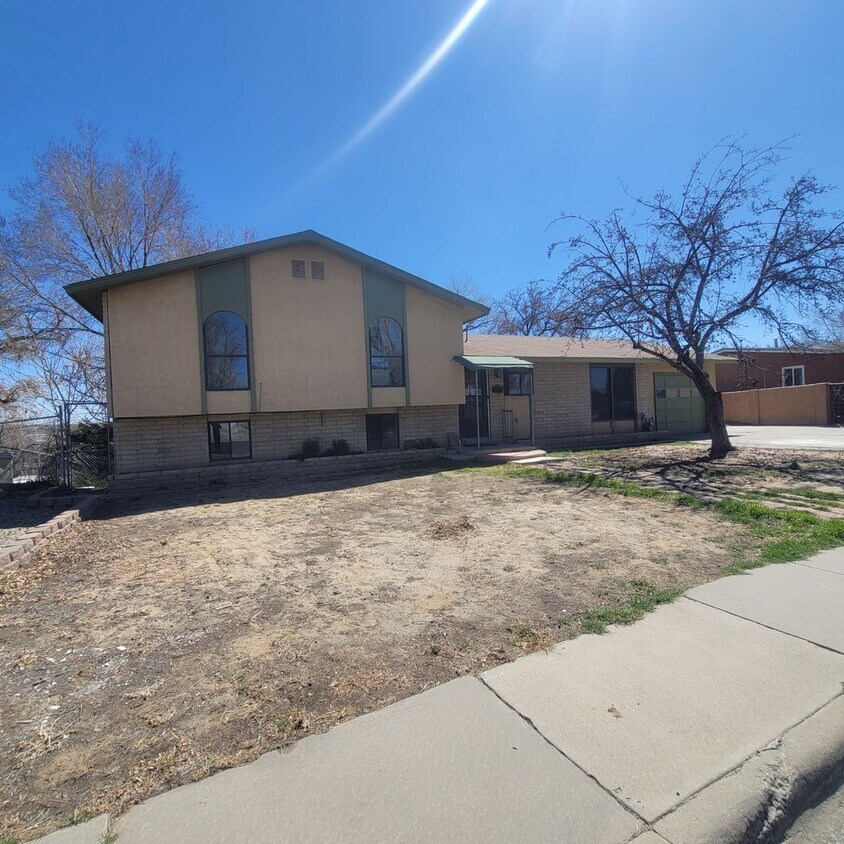 814 Crestview Dr, Farmington, NM 87401 House Rental in Farmington, NM