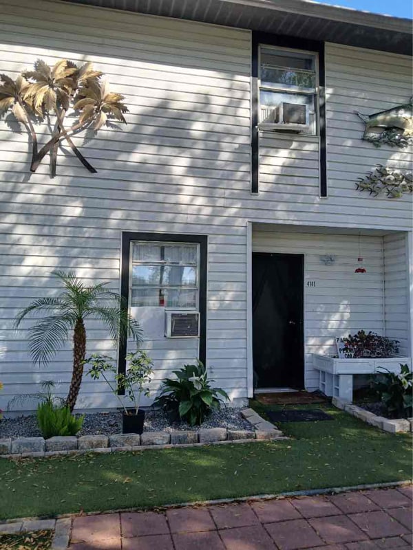 Foto del edificio - 4141 Lake Lawne Ave