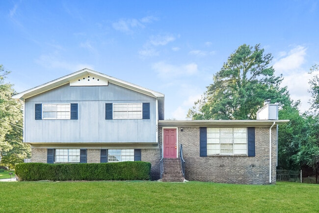 Building Photo - 552 20th Ct NE