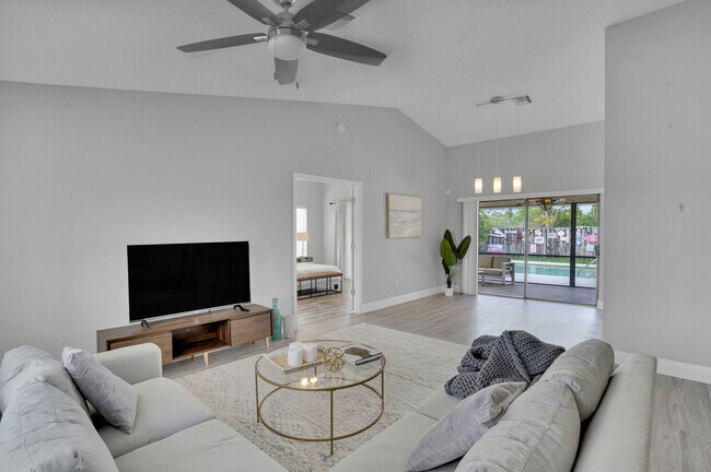 Foto del edificio - 13834 Geranium Pl