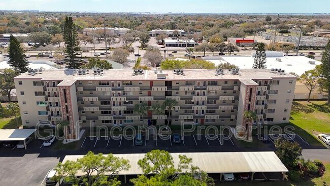 Foto del edificio - 4460 Ironwood Cir
