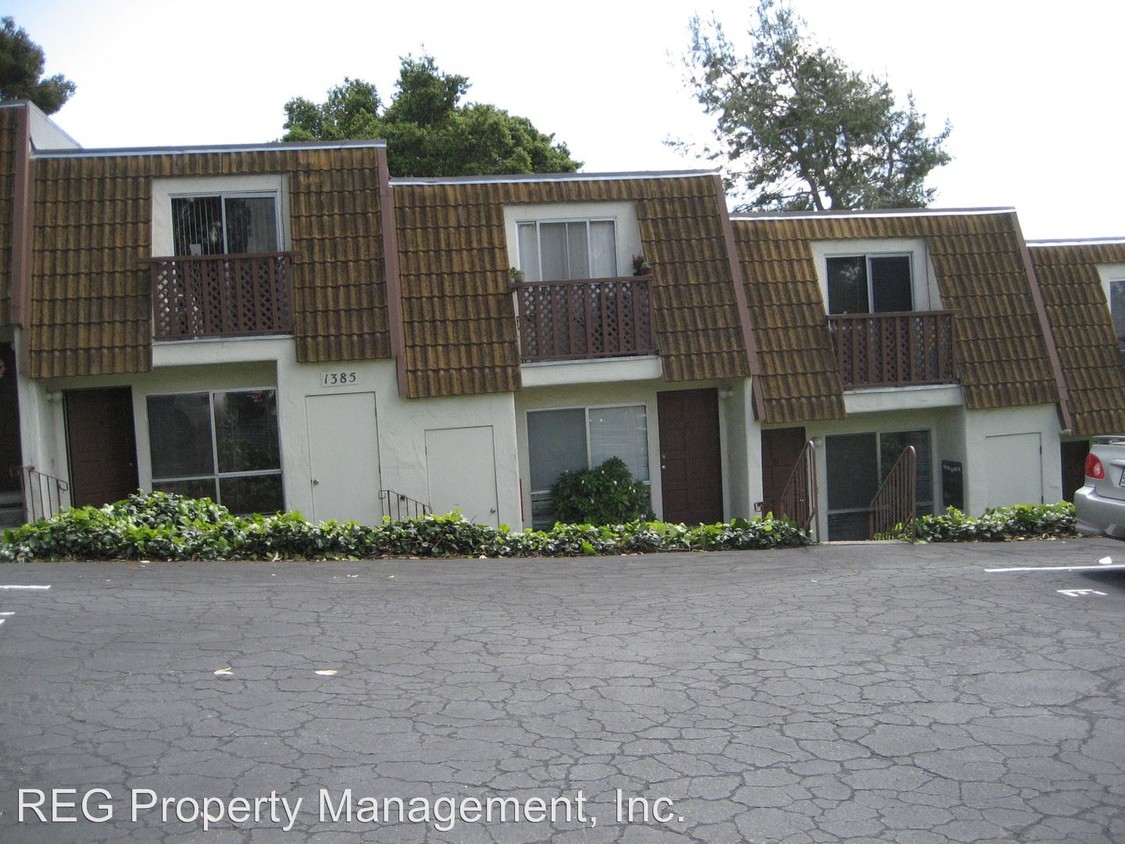 Primary Photo - 1385 Bond St
