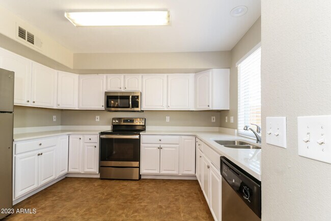Building Photo - 4934 W Desert Dr
