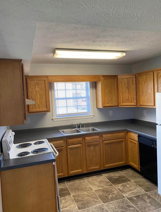 Kitchen - 106 Kenilworth Ct