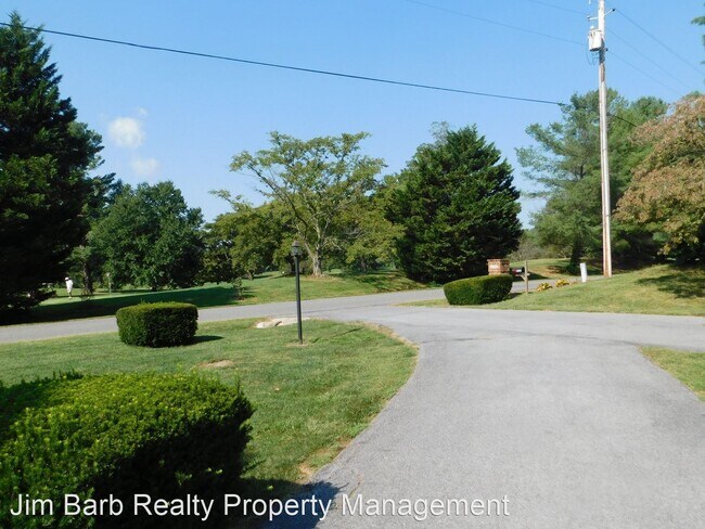 Building Photo - 3 br, 2.5 bath House - 1272 Bowling Green ...
