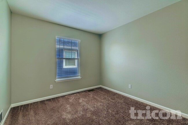 Building Photo - 300 Fieldstone Dr