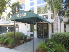 Building Photo - 13030 Valleyheart Dr