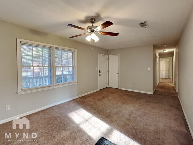 Foto del edificio - 3063 Deshong Dr SW