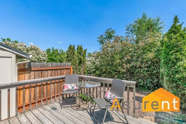 Building Photo - Fully Furnished Private Setting Townhouse, 2 Bedroom- 1.5 Bathroom, centrally located in Ashland