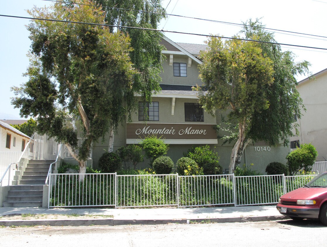 Building Photo - Mountair Manor