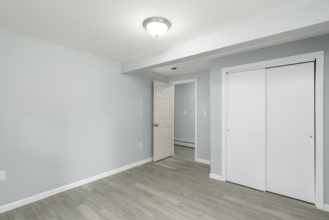 Building Photo - 37 Martin St
