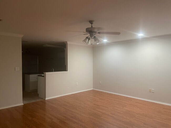 Foto del edificio - 3/2 Central heat and air, washer dryer con...
