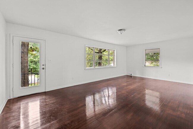 Foto del edificio - Newly Renovated Center Point Home