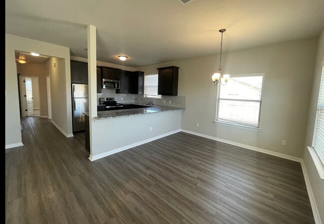 Foto del edificio - 8605 Ellis Dr