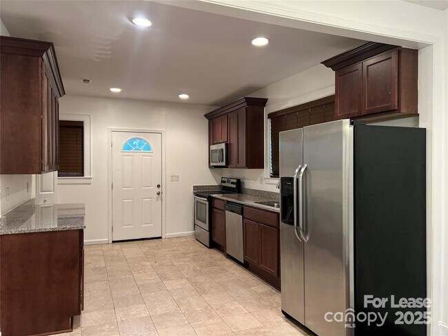 Foto del edificio - 424 Woodvale Pl