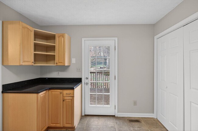 Foto del edificio - 3 bedroom Ranch with partially finished basement