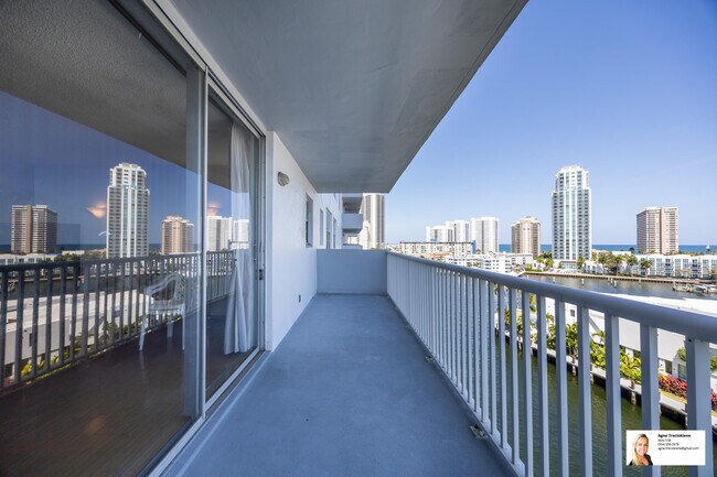 Foto del edificio - 137 Golden Isles Dr