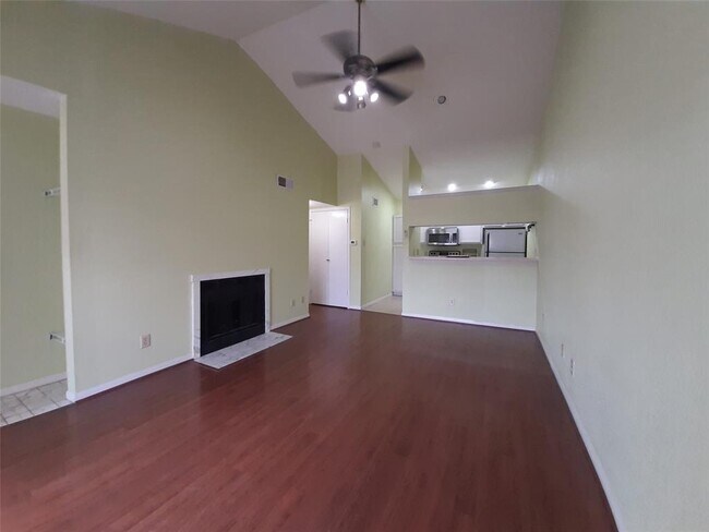 Building Photo - 2121 El Paseo St