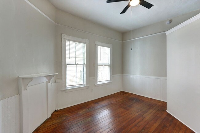 Foto del edificio - Renovated Two Bedroom Aprtment
