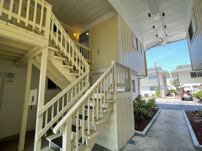 Foto del edificio - Melbourne Beach Condo -Available Now!