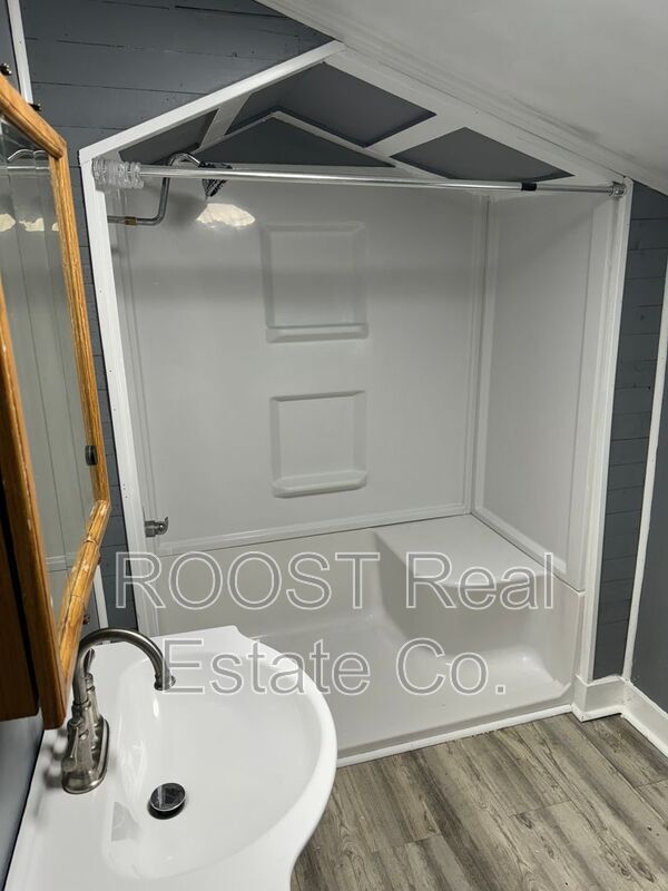 Foto del edificio - 527 E Ward St