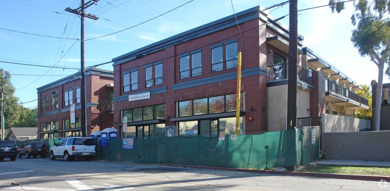 Primary Photo - 909 El Centro St