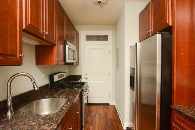 Foto del edificio - 722 W Addison St