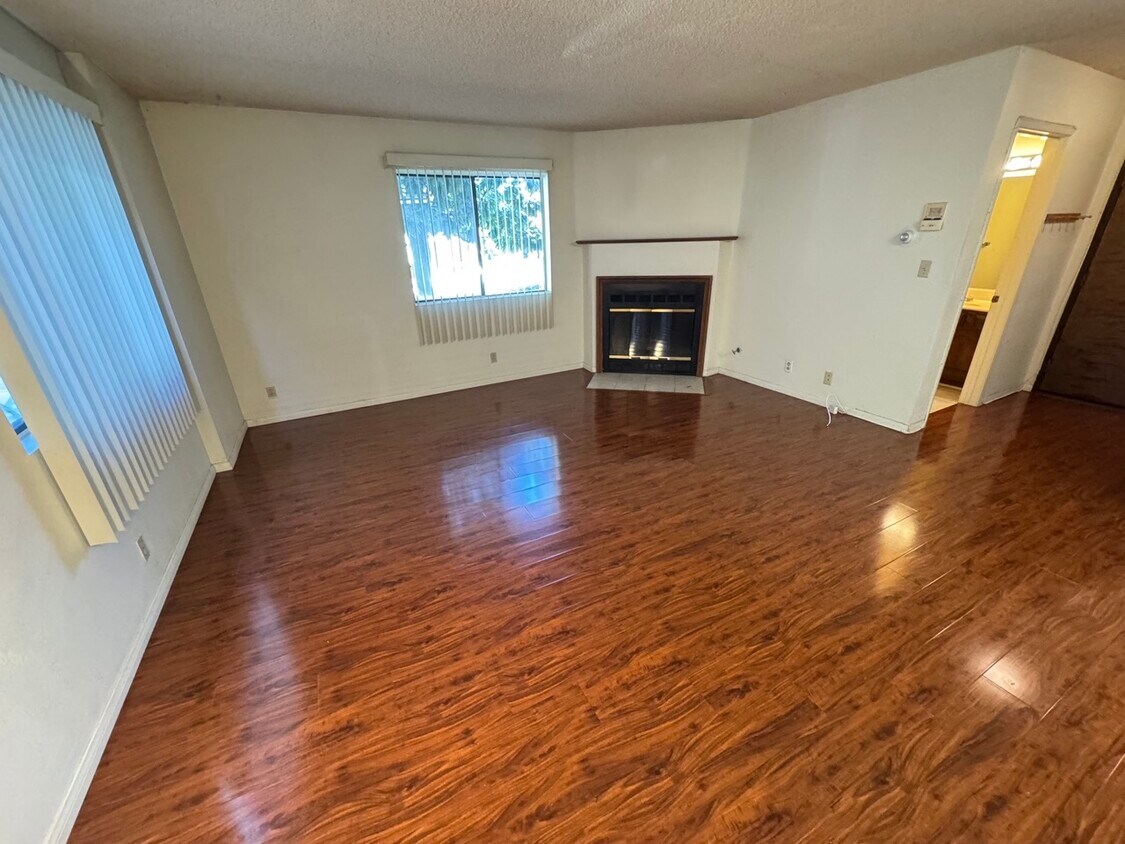 Foto principal - 4268 Beverly Glen Blvd
