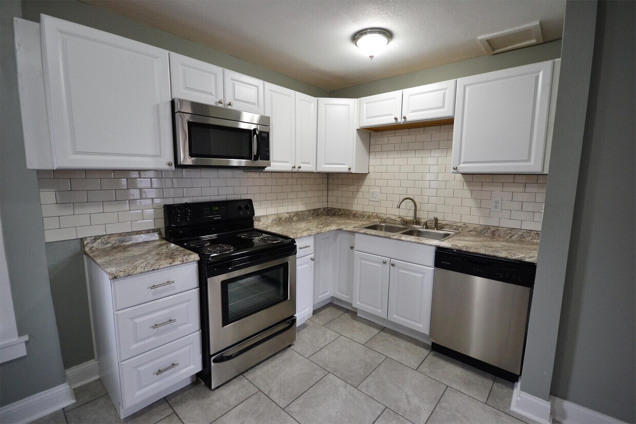 Primary Photo - 4416 Terrace St
