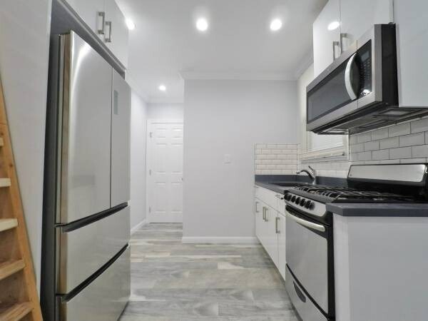 Building Photo - 1 Month Free! Renovated Studio w/ Modern K...