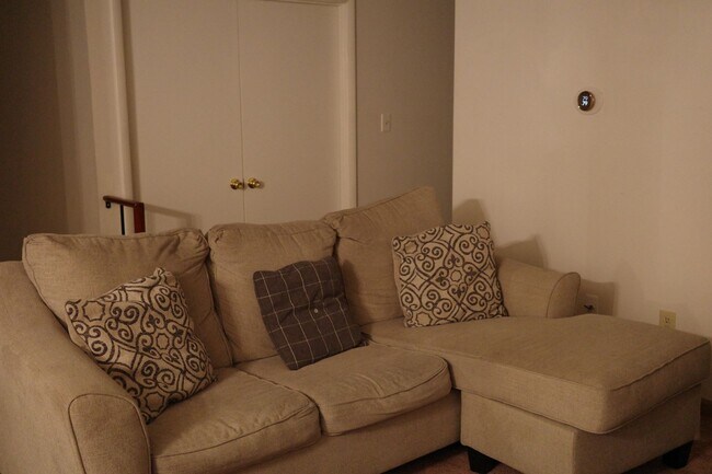 Building Photo - Charming 5BR House in Middle River