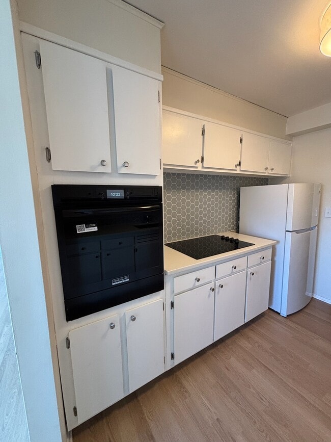 Kitchen-brand new appliances - 887 Farmington Ave