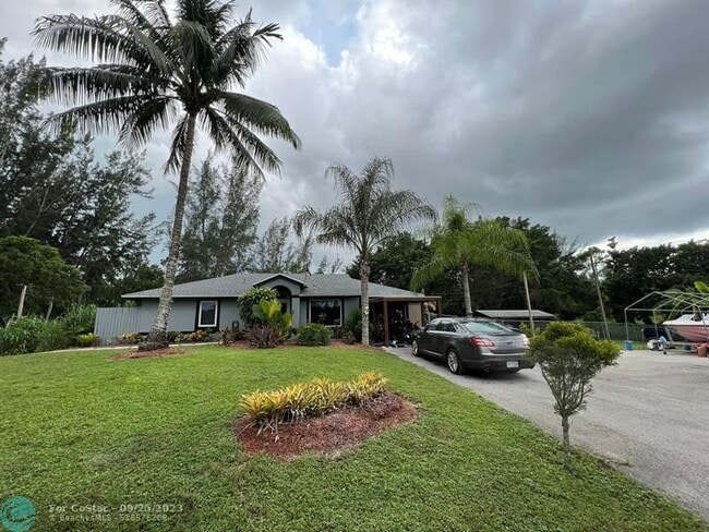 Building Photo - 17946 32nd Ln N