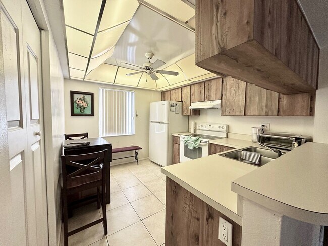 Foto del edificio - Fantastic 2br/2ba Furnished Annual Rental ...