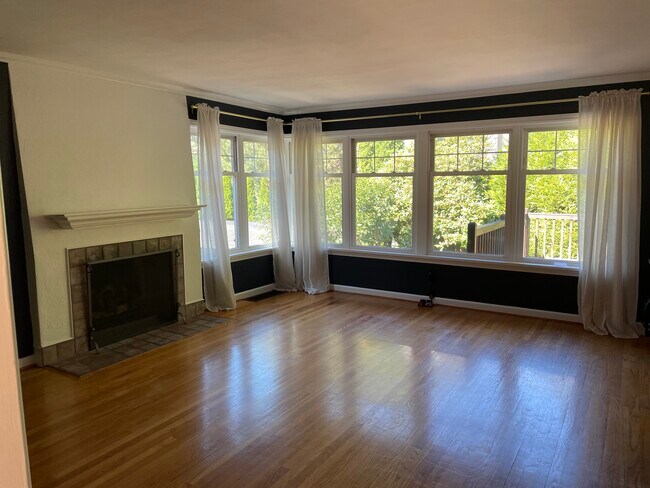 Building Photo - 354 Queen Anne Dr