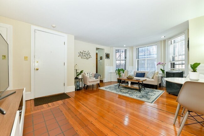 Building Photo - 56 Beacon St