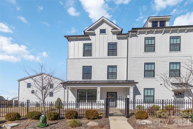 Foto del edificio - 4202 Alexander Vw Dr