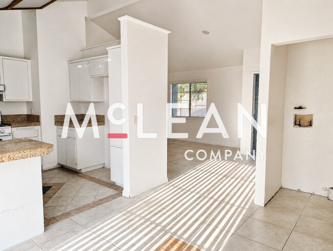 Foto del edificio - 3270 N Sandspring Dr