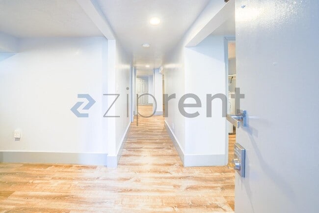 Building Photo - Unit Basement